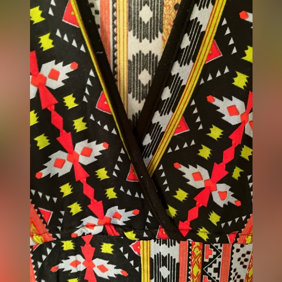 Cute multicolored patterned dress. Pockets!! EUC - Picture 6 of 14